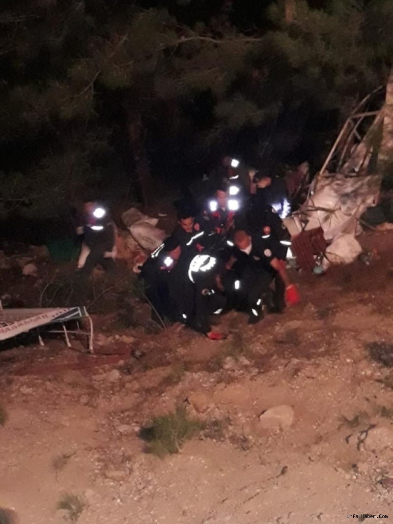 TARIM İŞÇİLERİ KAZA YAPTI: 3 ÖLÜ 18 YARALI