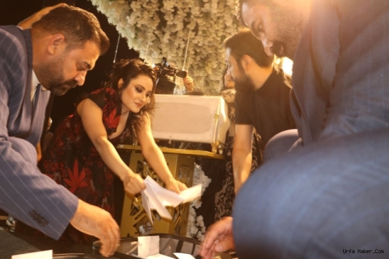 ŞANLIURFA’DA AŞİRET DÜĞÜNÜNDE TAKILAR VALİZLERLE TAŞINDI