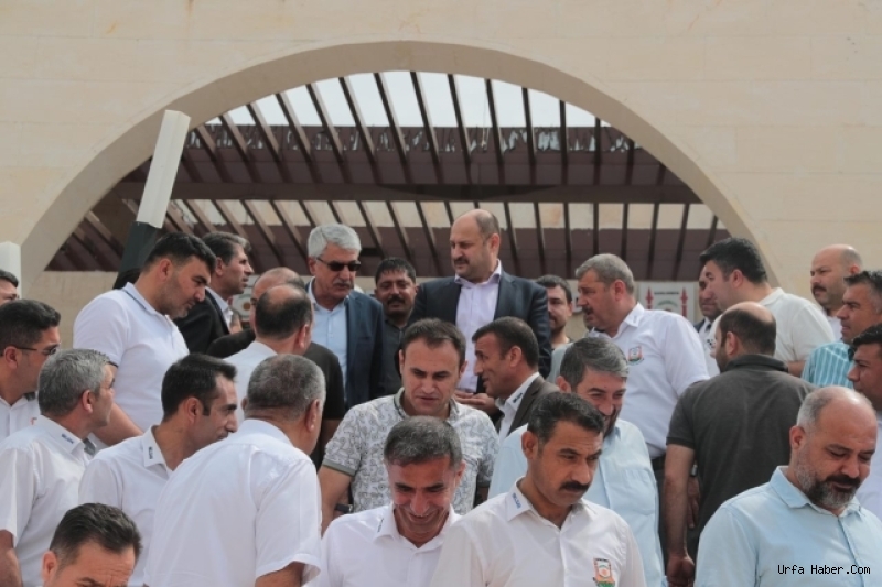 BAŞKAN GÜLPINAR, 1 MAYIS’I İŞÇİLERLE KUTLADI