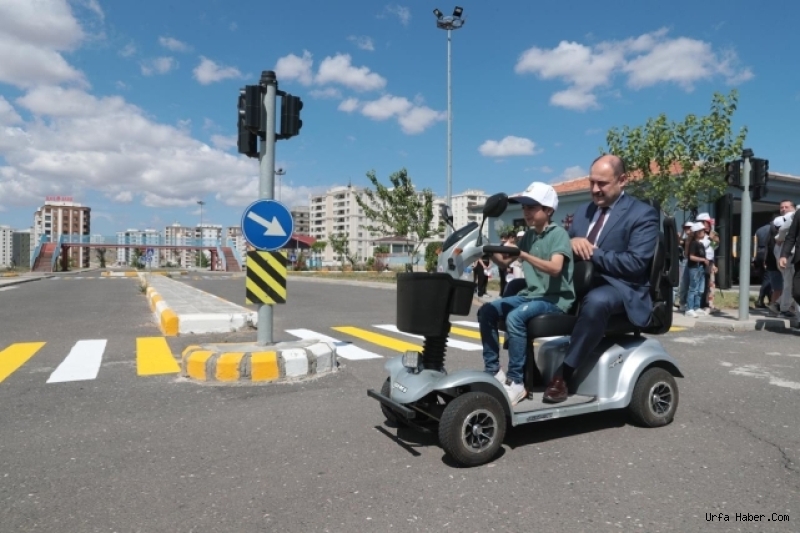 BAŞKAN GÜLPINAR, ÇOCUKLARLA ONLAR GİBİ EĞLENDİ
