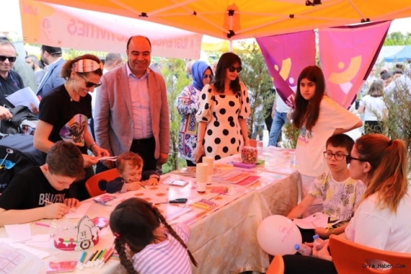 BAŞKAN ÇİFTÇİ, ULUSLARARASI YARIŞMAYA KATILAN ÖĞRENCİLERLE BİR ARAYA GELDİ