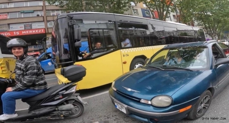 KADIN SÜRÜCÜ OĞLUNA ÇARPTI HERKES KAHKAHAYA BOĞULDU