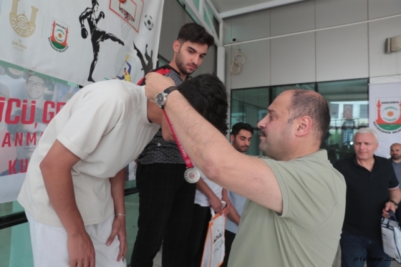 GENÇLİK TURNUVASINDA ÖDÜLLER SAHİPLERİNİ BULDU