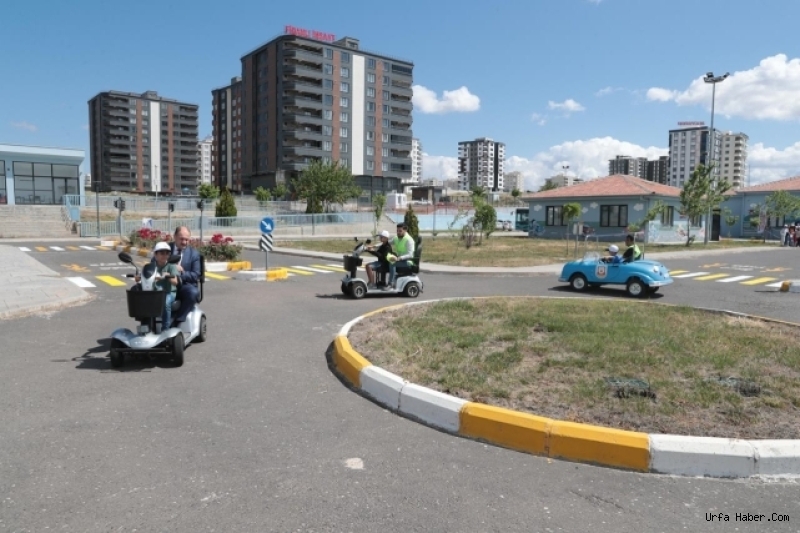 BAŞKAN GÜLPINAR, ÇOCUKLARLA ONLAR GİBİ EĞLENDİ