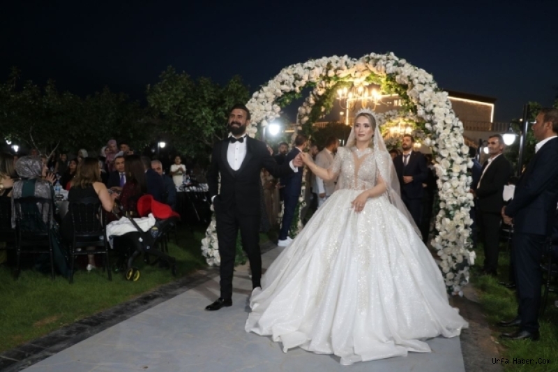 ŞANLIURFA’DA AŞİRET DÜĞÜNÜNDE TAKILAR VALİZLERLE TAŞINDI