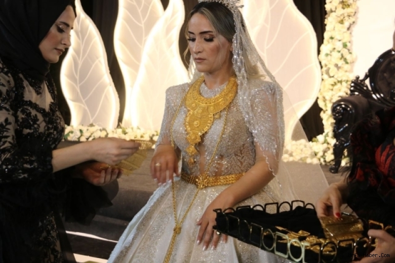 ŞANLIURFA’DA AŞİRET DÜĞÜNÜNDE TAKILAR VALİZLERLE TAŞINDI