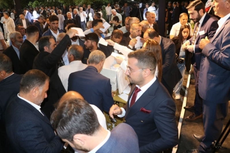 ŞANLIURFA’DA AŞİRET DÜĞÜNÜNDE TAKILAR VALİZLERLE TAŞINDI