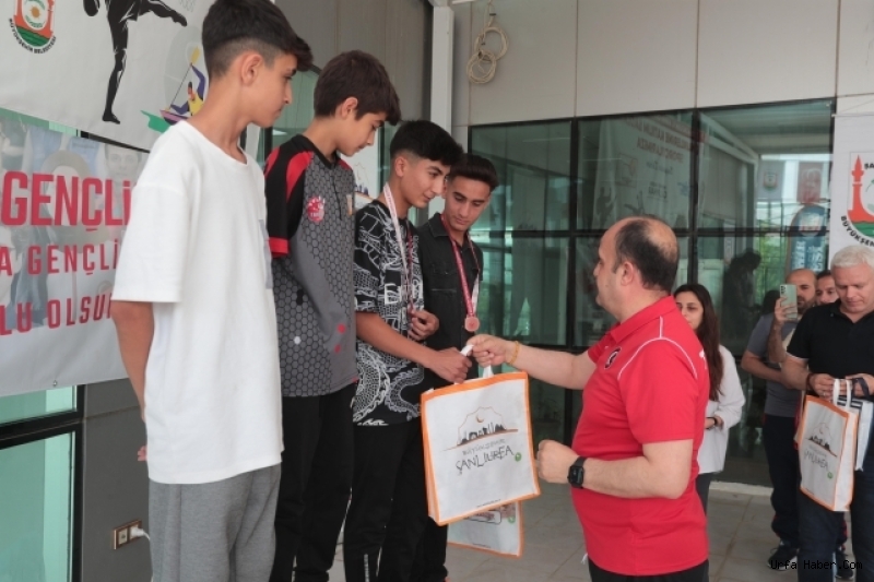 GENÇLİK TURNUVASINDA ÖDÜLLER SAHİPLERİNİ BULDU