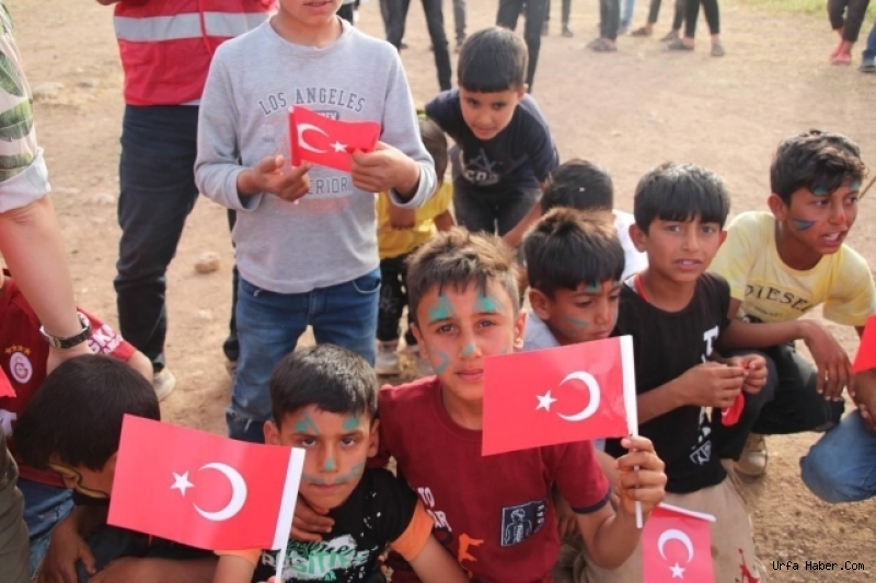 GÖÇER ÇOCUKLARA MUTLULUK YAŞATTILAR