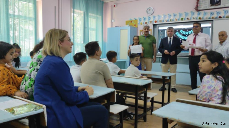 EMEKLİ ÖĞRETMENDEN GÖZ YAŞARTAN DUYARLILIK