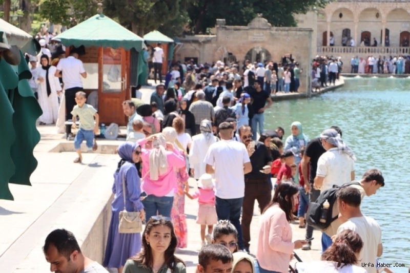 BALIKLIGÖL'E BAYRAMDA ZİYARETÇİ AKINI