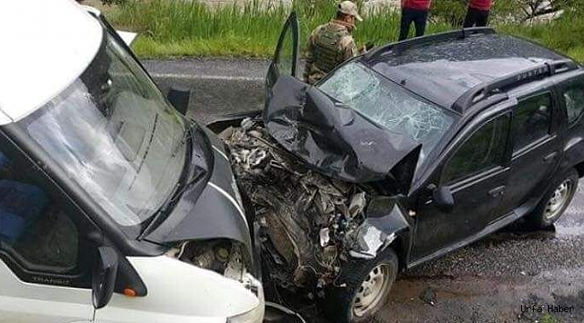 Beytüşşebap'ta öğrenci servisi otomobille çarpıştı: 9 yaralı