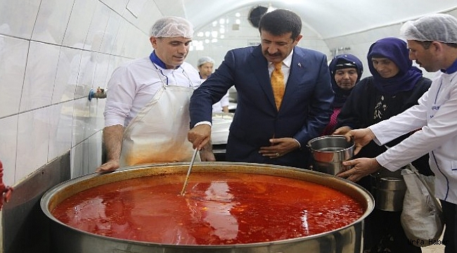 Ekinci Aşevinde vatandaşlarla bir araya geldi