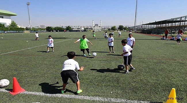 BÜYÜKŞEHİR FUTBOL YAZ OKULU’NA YOĞUN İLGİ