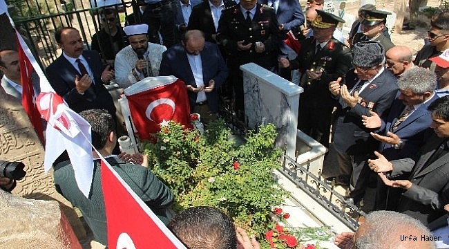 Urfa'da 15 Temmuz şehidi mezarı başında anıldı