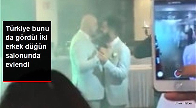 İzmir'de İki Erkek Düğün Salonunda Evlendi