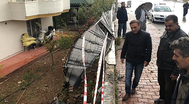 Minibüs evin bahçesine girdi