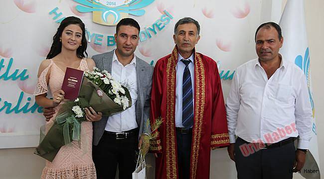 Belediyeden yeni çiftlere fidan hediyesi