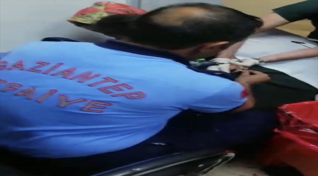 Çocuğun parmağına sıkışan cıvata pulunu itfaiye çıkardı