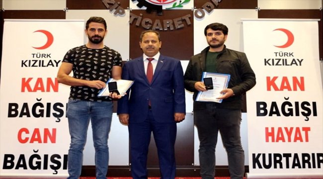 Kan bağışçıları madalya ile ödüllendirildi