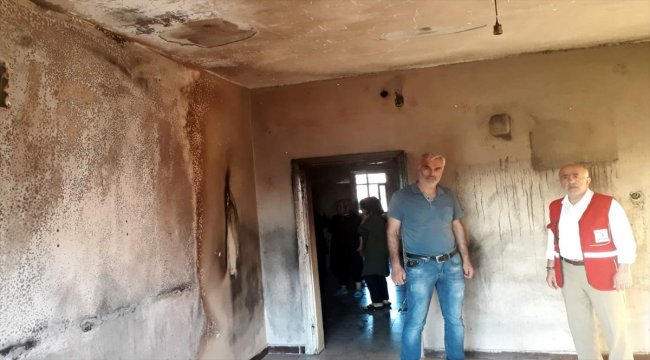 Kızılay'dan evi yanan aileye yardım