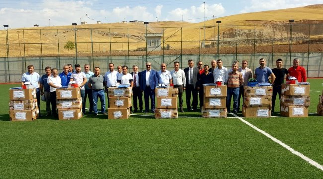 Siirt'te amatör spor kulüplerine malzeme yardımı