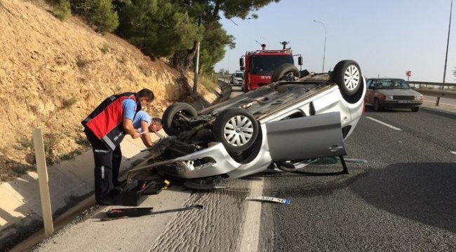 Bilecik'te Seyir halinde takla atan aracın sürücüsü yaralandı