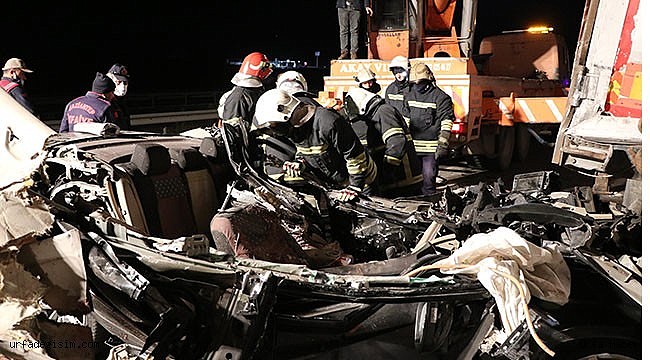 Tıra çarpan otomobildeki 2 kişi öldü