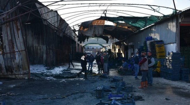 Menemen’de sebze meyve halinde korkutan yangın