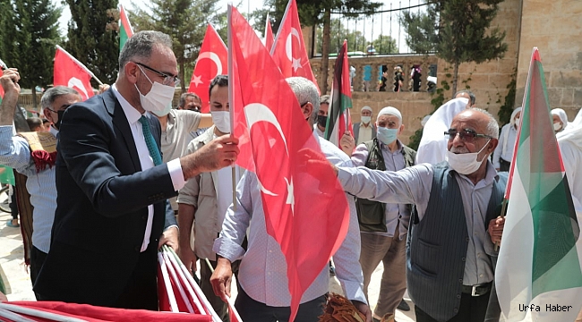 Başkan Kuş, Vatandaşlara Türk Ve Filistin Bayrağı Dağıttı.
