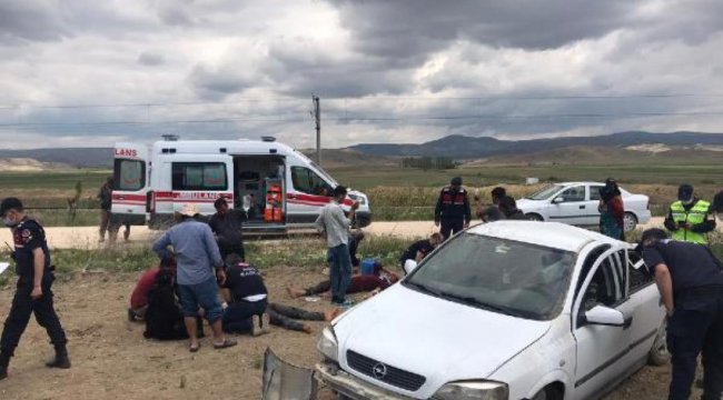 Takla atan otomobildeki 4 kişi yaralandı