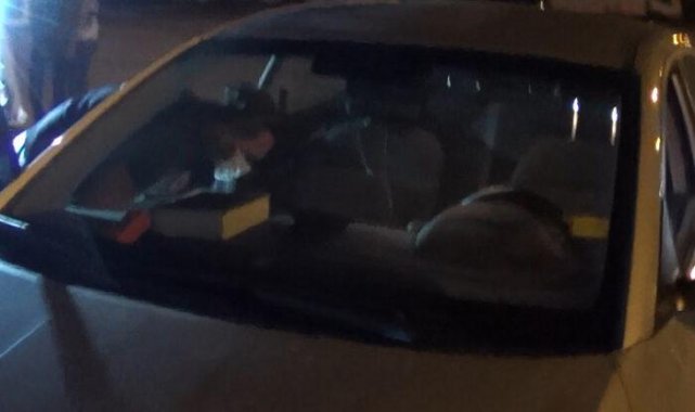 'Basın' yazılı aracın içinden uyuşturucu çıktı