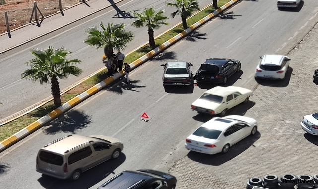 Urfa'daki yolda kaza: Trafik kitlendi!