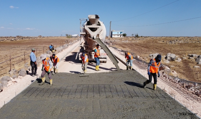 Büyükşehir'den Hilvan'da Çelik Hasırlı Beton Yol