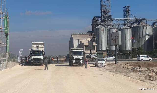  Şanlıurfa’da sıcak asfalt çalışması sürüyor