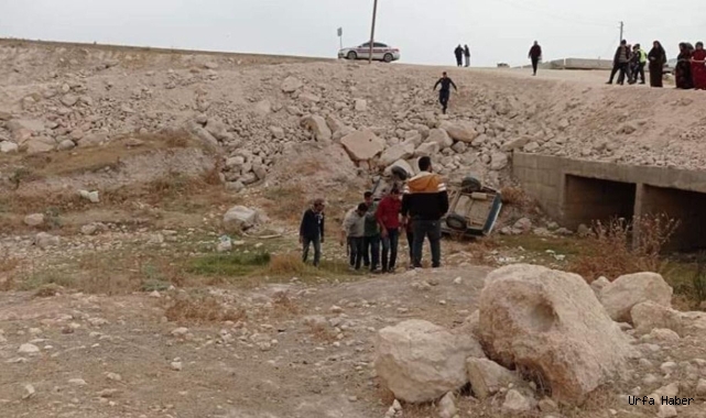 Urfa’da araç şarampole yuvarlandı
