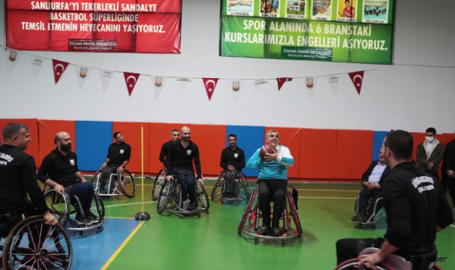  Beyazgül, engellilerle basketbol oynadı