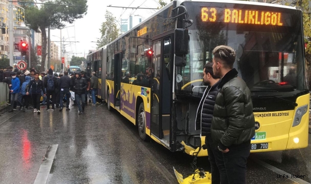  Urfa’da ticari taksi ve belediye otobüsü çarpıştı!