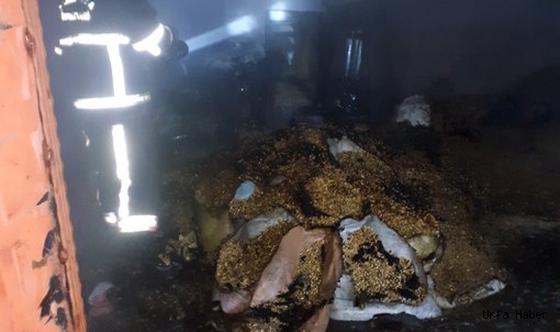  Urfa’nın ilçesinde depo yangını