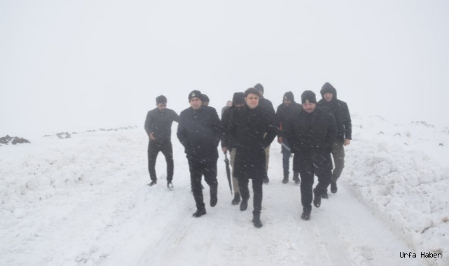Ekinci ve Çengel’den yol açma ekibine tatlı ikramı