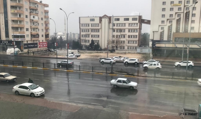 Meteoroloji uyarmıştı! Urfa sağanak yağmura teslim oldu
