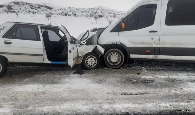Urfa’da araçlar kafa kafaya çarpıştı: Yarılar var!