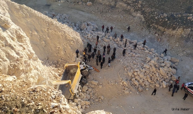 Şanlıurfa’da kamyon devrildi! Şoför ağır yaralandı
