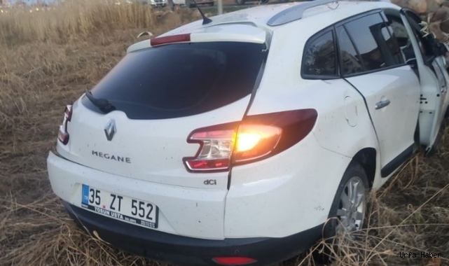  Urfa-Suruç yolunda otomobil şarampole yuvarlandı: Yaralılar var