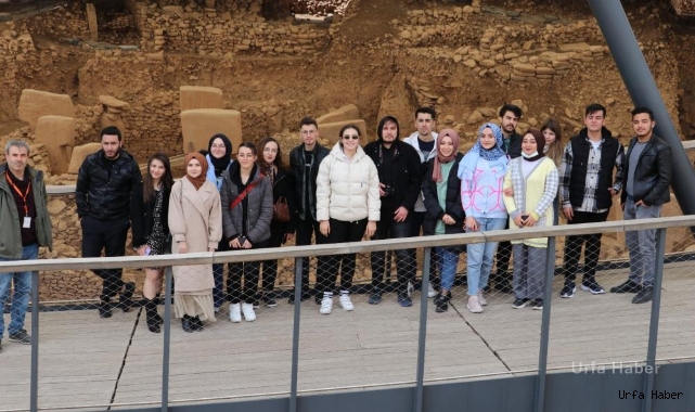 Afyonkarahisar’dan Şanlıurfa’ya gelen gençler şehri geziyor