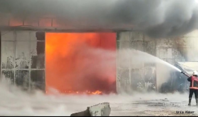 Urfa'da bir atölye alev alev yandı