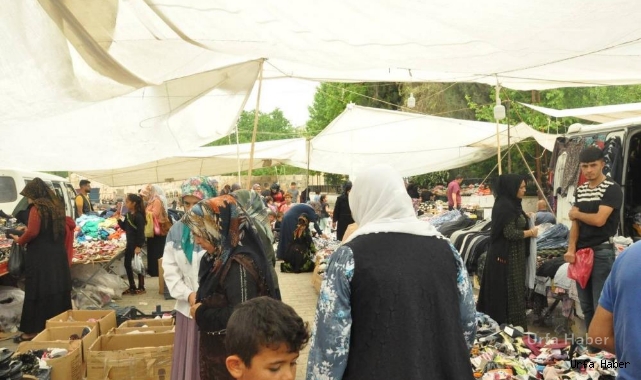 Bayram alışverişi pazarcıların yüzünü güldürdü