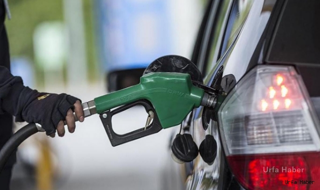 Bayram öncesi benzine  zam geldi