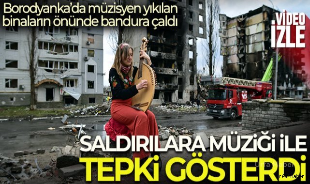 Borodyanka'da müzisyen yıkılan binaların önünde bandura çaldı
