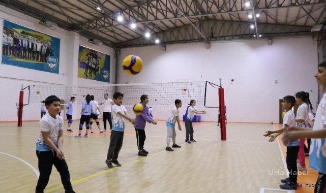 Haliliye’de Voleybol kursu ile gençler yarınlara hazırlanıyor